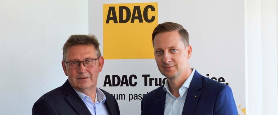 Besiegelten die Partnerschaft (v.l.): Thorsten Schuckenböhmer (Leiter Nutzfahrzeuggeschäft Vergölst), Dirk Fröhlich (CEO ADAC Truckservice). 