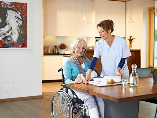 Patient Rollstuhl Pflegehilfe Privatschutz ADAC
